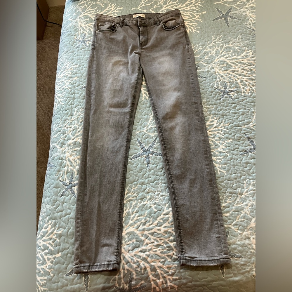 Springfield Denim Collection Woman size 28” by 29” jeans